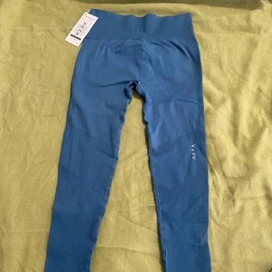Acta brand leggings. Size Large. Blue.